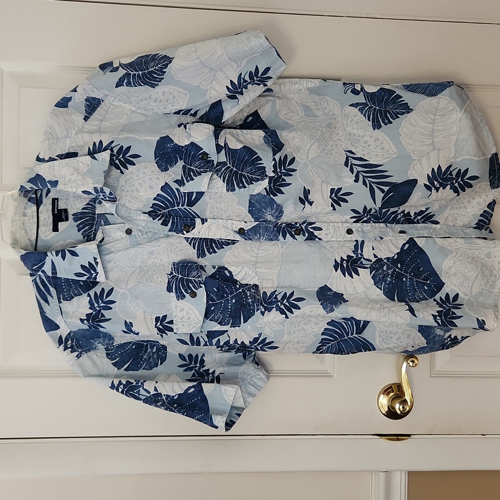 Blue and White Leaf Print Hawaiian Type SS Shirt EUC Size Large